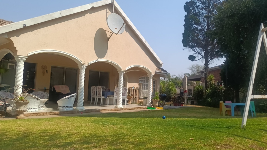 4 Bedroom Property for Sale in Wilkoppies North West